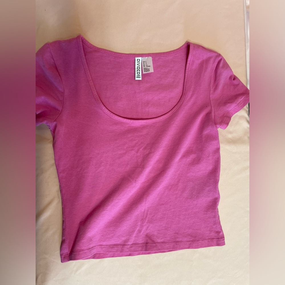 Divided T shirt size small